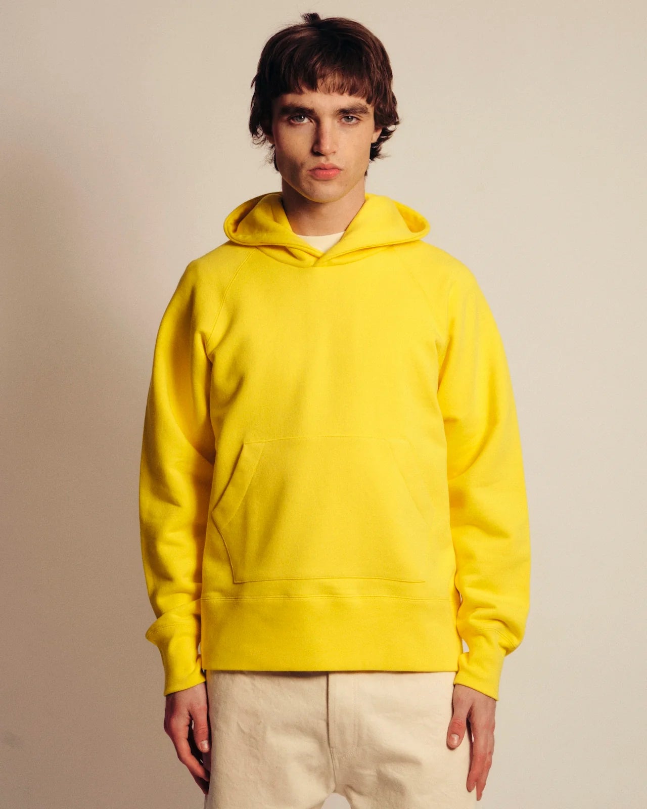 Le sweat à capuche - Jaune Vif