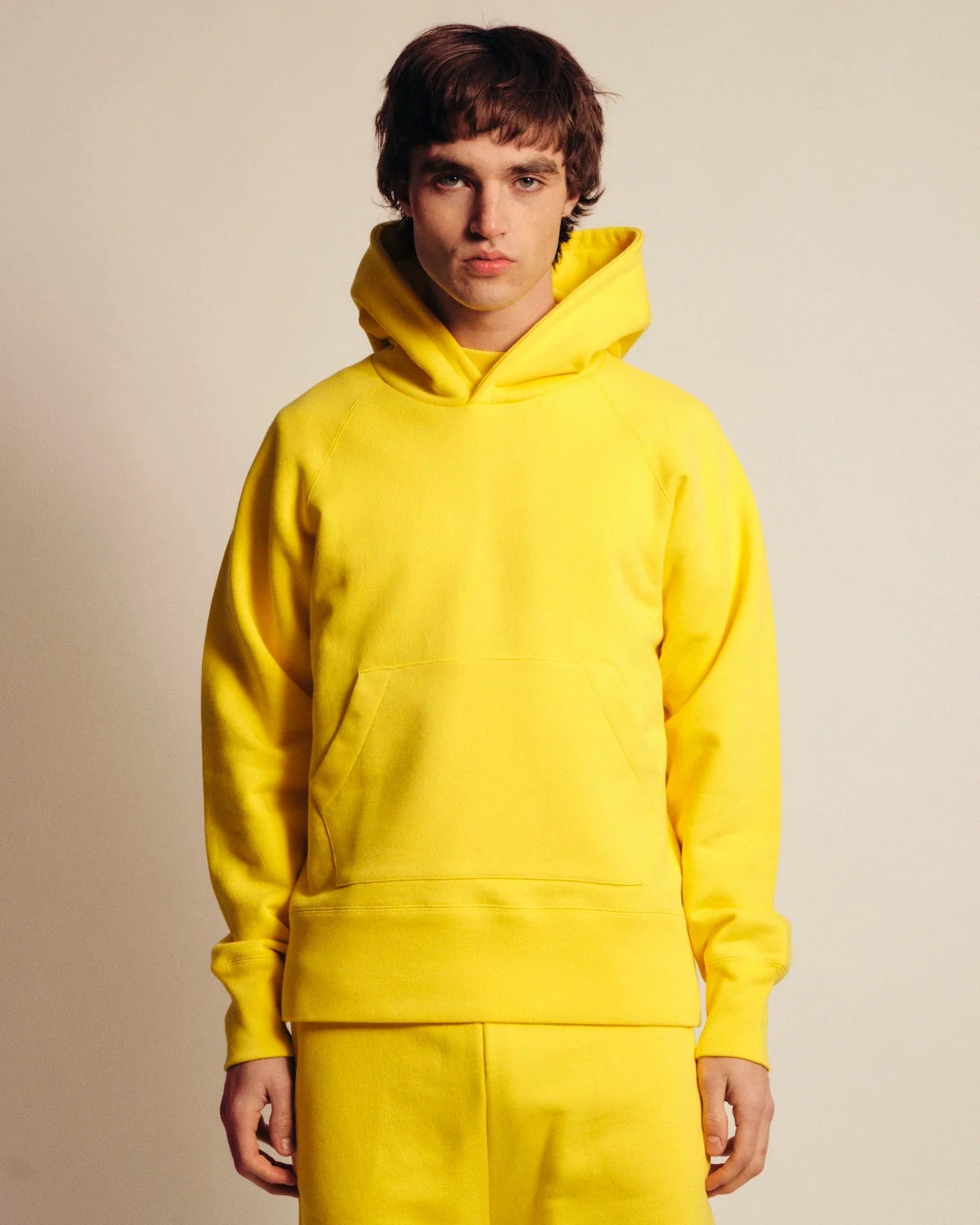 Le sweat à capuche - Jaune Vif